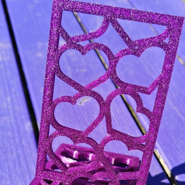 3D-printet mobilholder med hjerter og glimmer