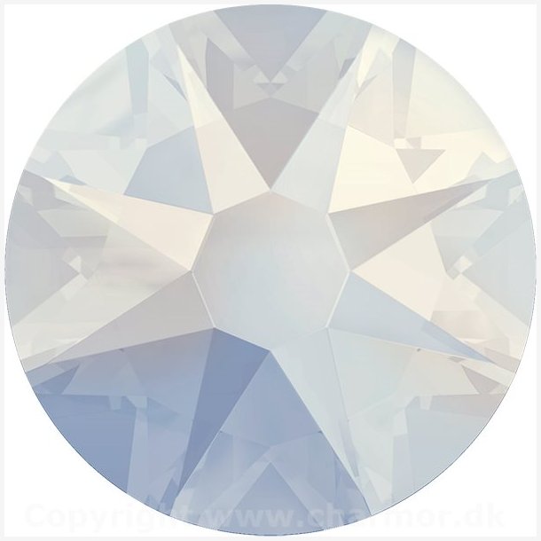 WHITE OPAL (Swarovski Xirius Rose 2088)